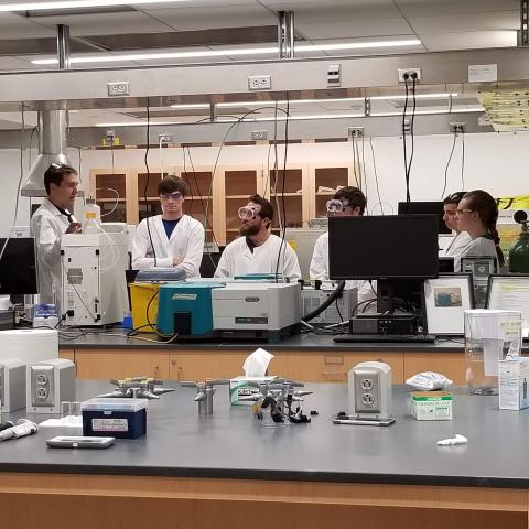 REU students participate in analytical instrumentation training.